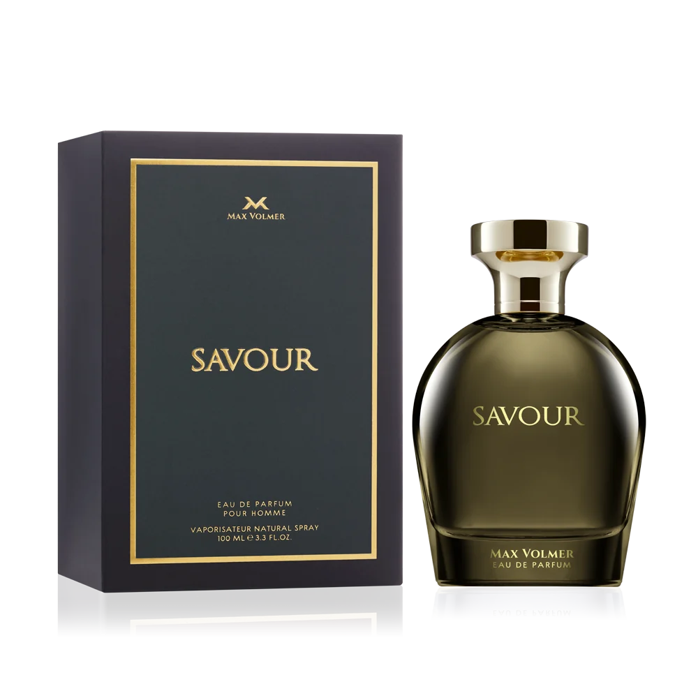 בושם Savour - בושם גברי 100 מ"ל לצד אריזת המתנה שלו