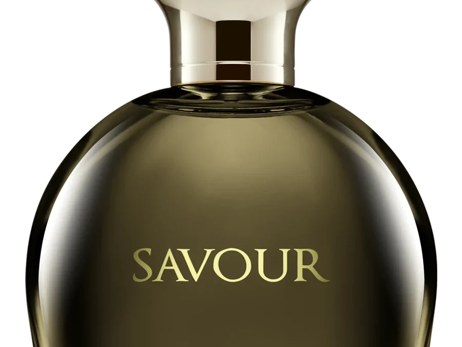 תקריב של הבושם Savour - בושם גברי 100 מ"ל על הזכוכית